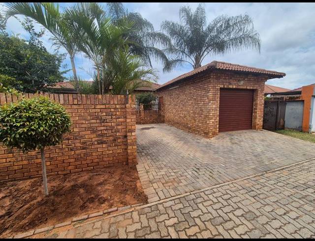 2 BEDROOM HOUSE FOR SALE IN THERESA PARK